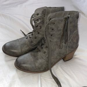 Green combat boots lace up